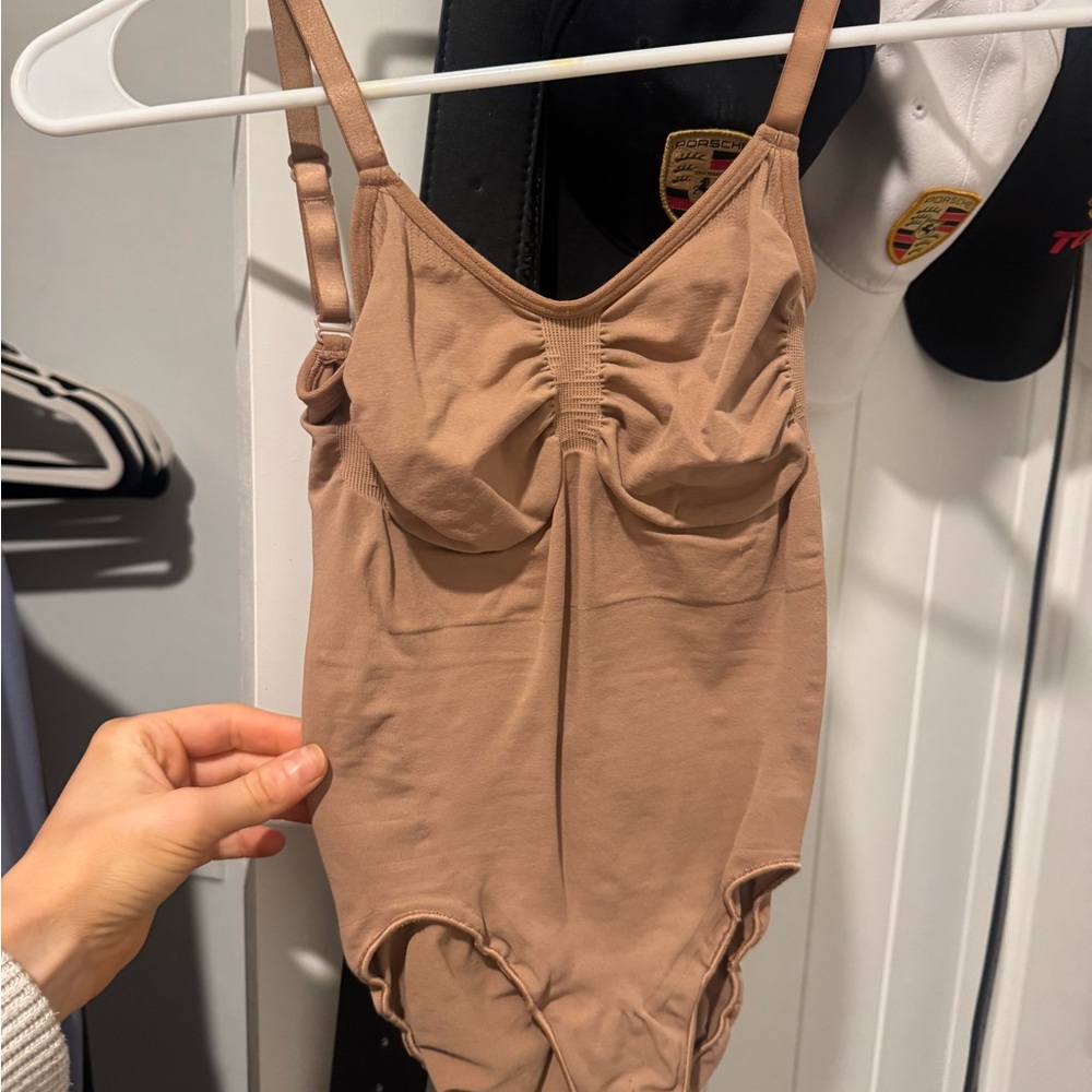 SKIMS Nude/tan Sculpting Bodysuit